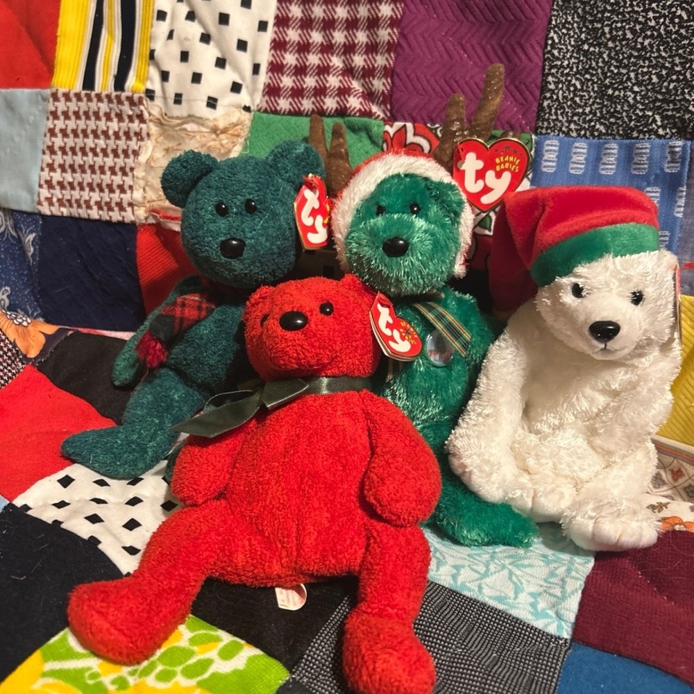 Lot bundle if 4 Christmas themed beanie babies bears